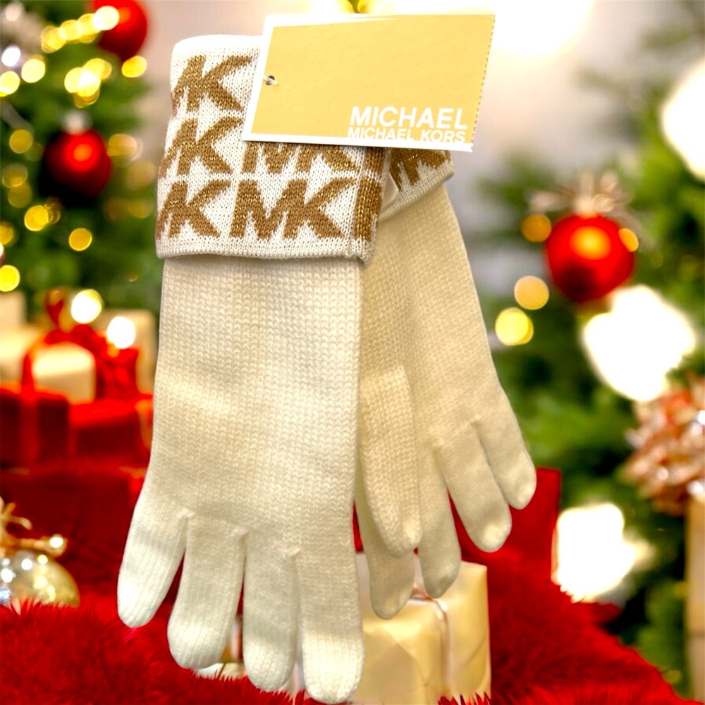 MICHAEL KORS NWT! Winter Gloves off white and gold MK monogram!